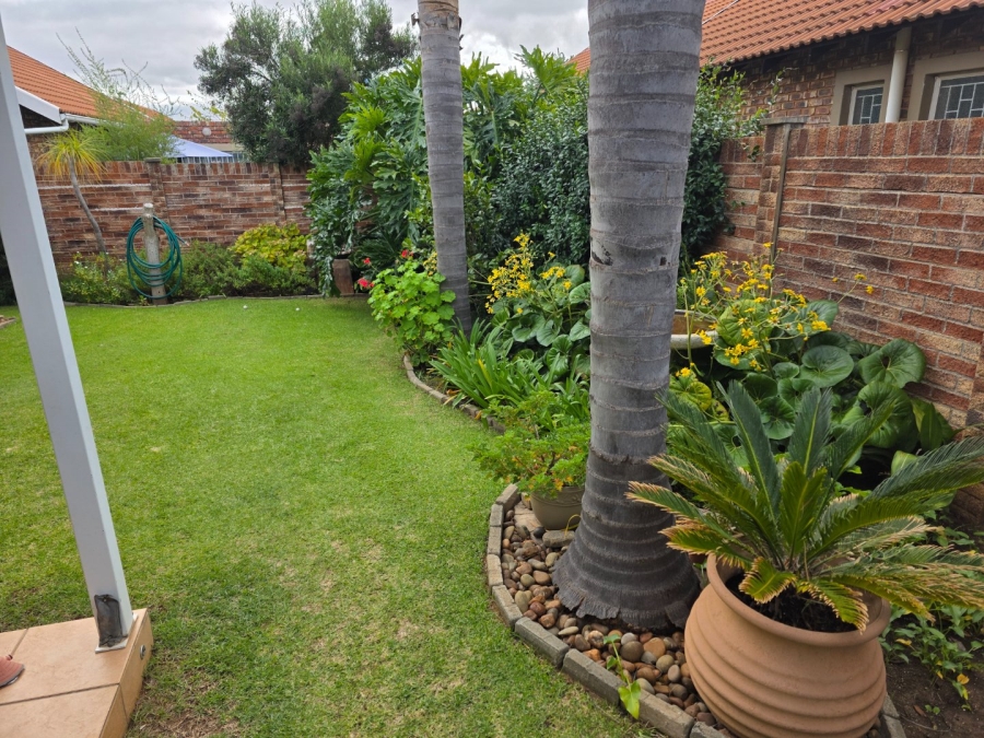 2 Bedroom Property for Sale in Langenhovenpark Free State